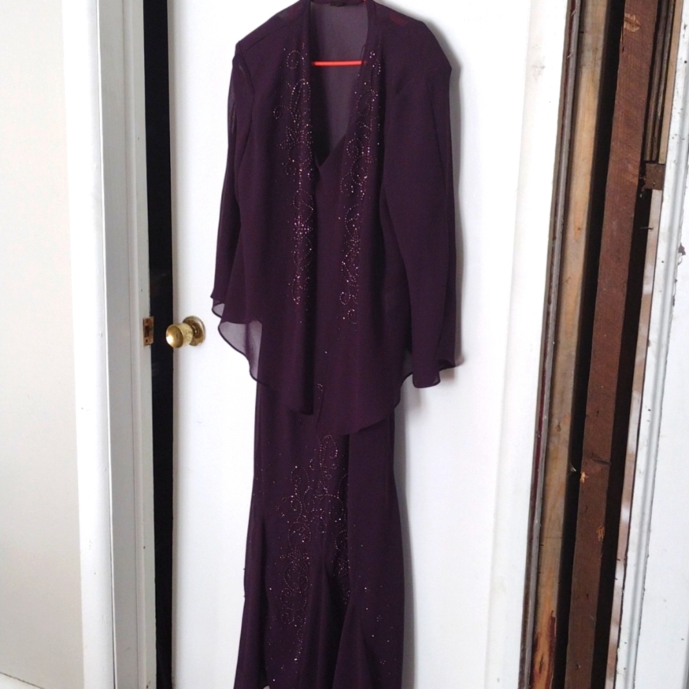R &M Richards Elegant Burgundy Evening Gown with Jacket